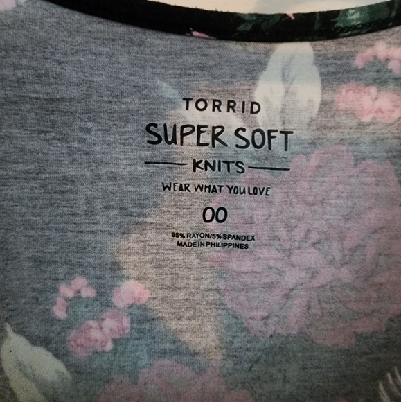 Torrid Super Soft fabric skull/floral tank size 00/Large - Picture 6 of 7